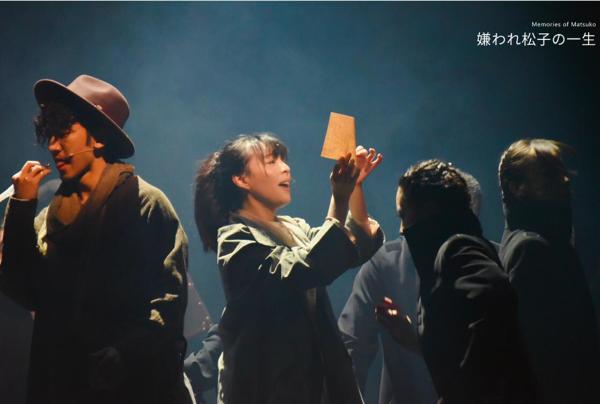 张静初话剧《被嫌弃的松子的一生》上海首演 飙戏三小时呈现完美舞台