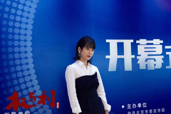 邓燕歌新剧《权与利》搭档蒋雯丽 直爽性格爆料幕后趣事
