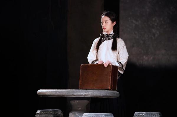 演员杨懿出演话剧《家》 挑战经典诠释新时代女性希望之光