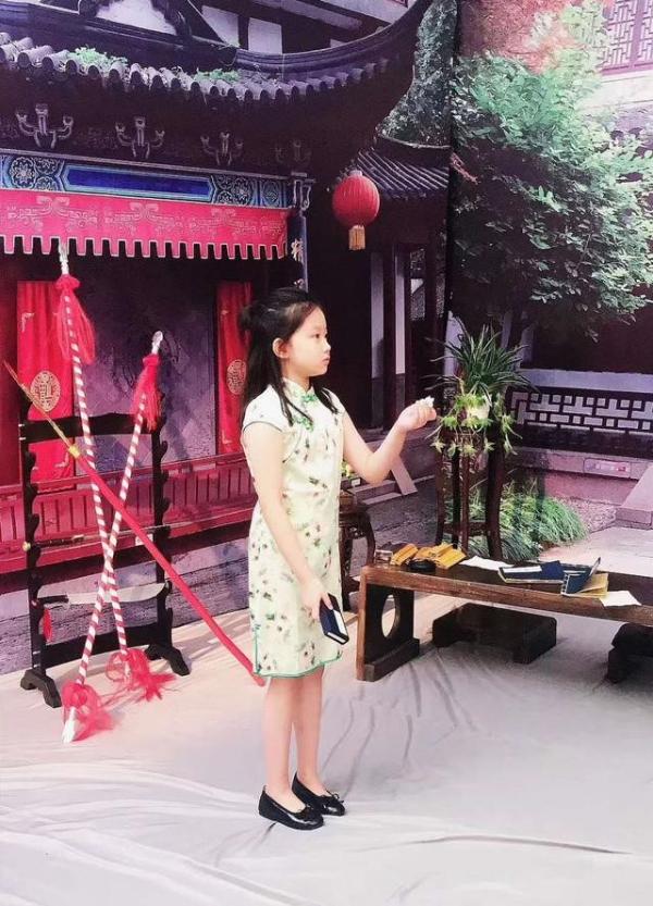 《秦淮人家》亮相第七届文荣奖 方丽媛走上颁奖盛典红毯