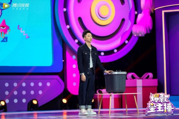 《爆款星主播》“美食博主”关晓彤上线 现场带货“炒肝”乐趣满满
