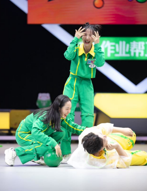 《疯狂的球球》德云社相声演员烧饼与马苏battle谁的手更巧？解压现场笑果满分