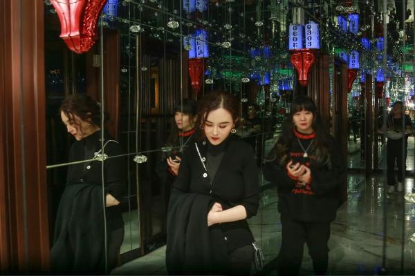 幸福满载时刻 刘竞生日前夕出席庆生聚会