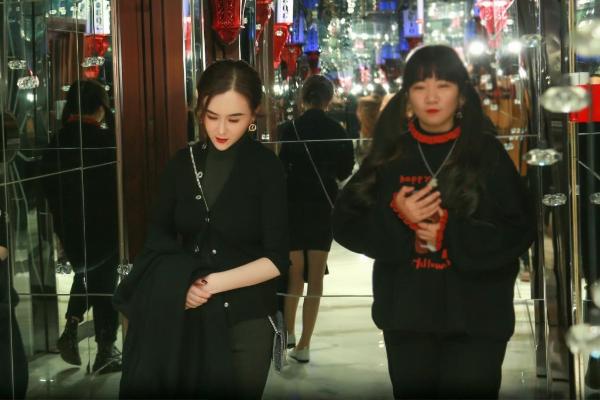 幸福满载时刻 刘竞生日前夕出席庆生聚会
