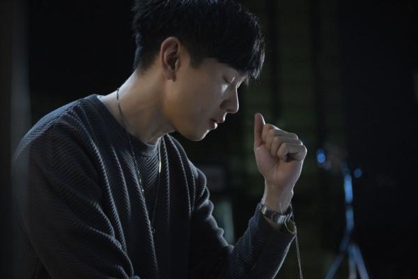 王嘉尔林俊杰双J跨时代合作新歌《過》 碰撞高燃音乐火花