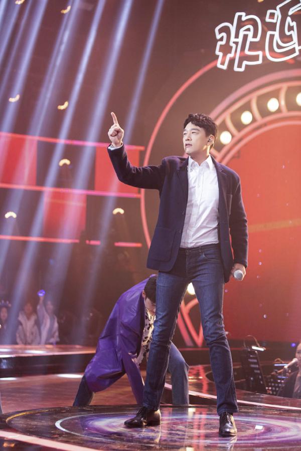 王耀庆荣获智族GQ年度跨界艺人 实力主持频登热搜综艺霸屏