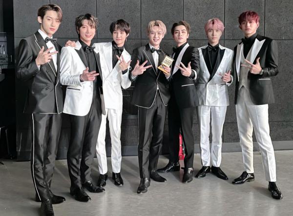 威神V荣获MAMA“FAVORITE ASIAN ARTIST”奖！印证代表亚洲的中国组合存在感！