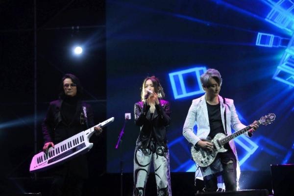 飞儿乐团、张钰琪、钱正昊唱响武汉 2020由你音乐榜校园热LIVE圆满落幕