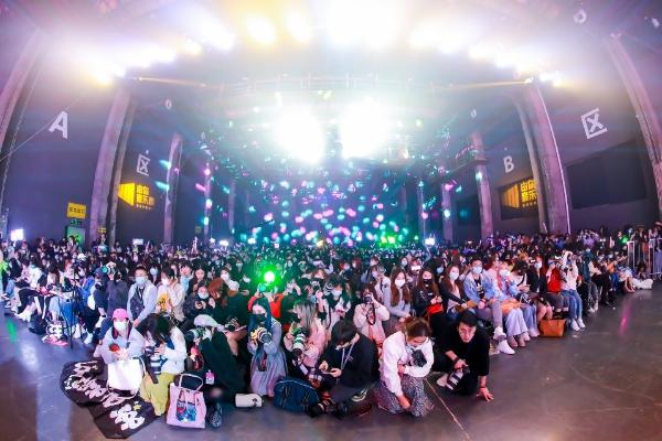 飞儿乐团、张钰琪、钱正昊唱响武汉 2020由你音乐榜校园热LIVE圆满落幕
