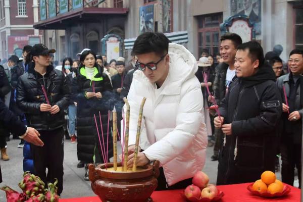 康磊参与电影《一号特工》横店开机仪式