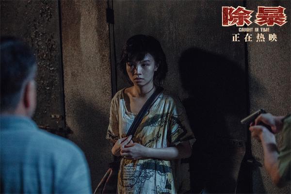 《除暴》票房破4亿曝银幕罕见枪决片段 吴彦祖主动剃光头演技炸裂