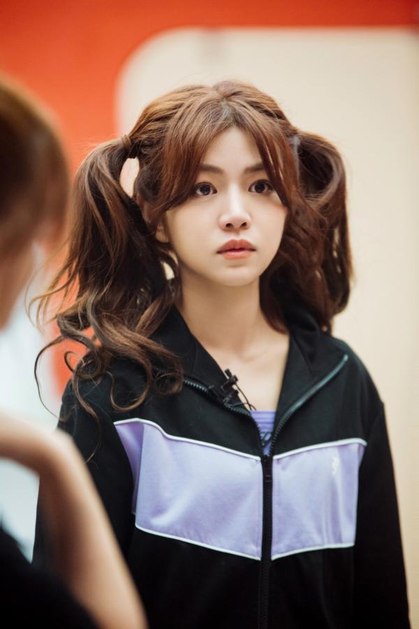 陈妍希乘风破浪初舞台感染力十足 本周元气双马尾备战初训练小考