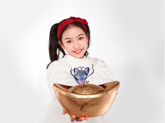爵士小歌手赵雅岚首支单曲《可爱的蚂蚁》上线！ 让无数人感到热血沸腾爆发力的她只有10岁？