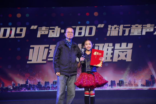 爵士小歌手赵雅岚首支单曲《可爱的蚂蚁》上线！ 让无数人感到热血沸腾爆发力的她只有10岁？