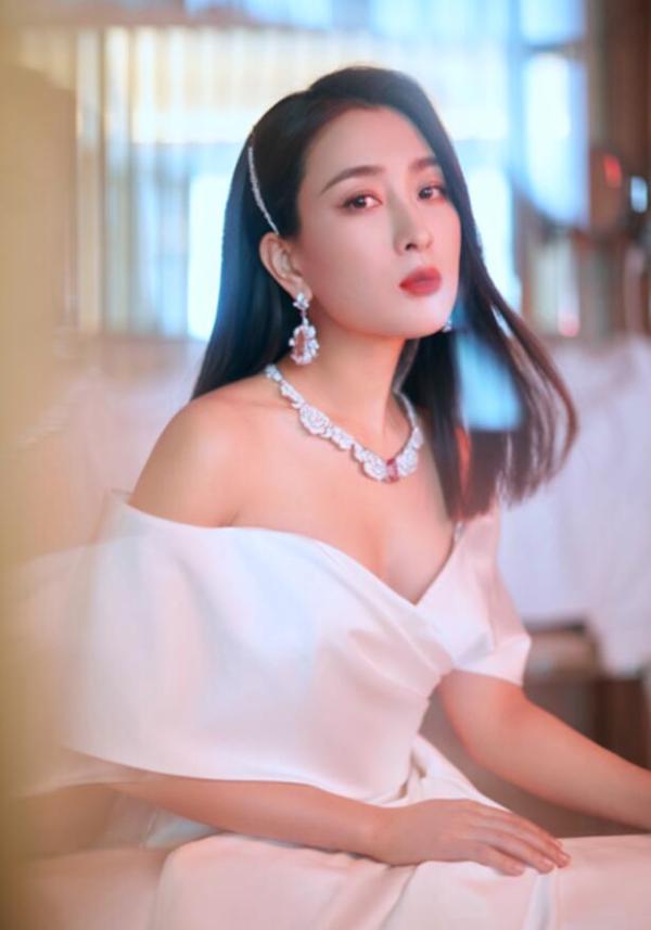 马苏携《绿水青山带笑颜》亮相2020国剧盛典 荣膺年度表现力女演员
