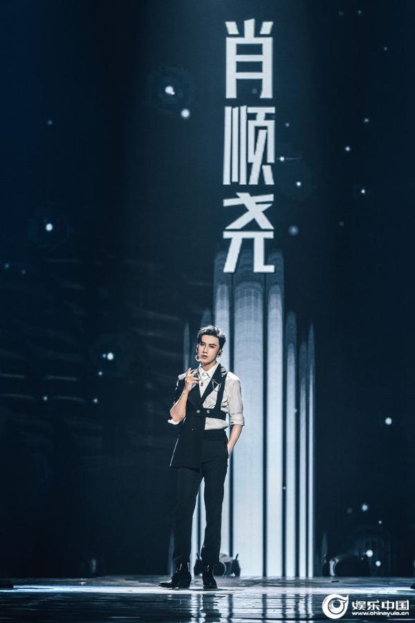 肖顺尧《追光吧！哥哥》现代舞惊艳全场 为 队友发声感动哥哥落泪
