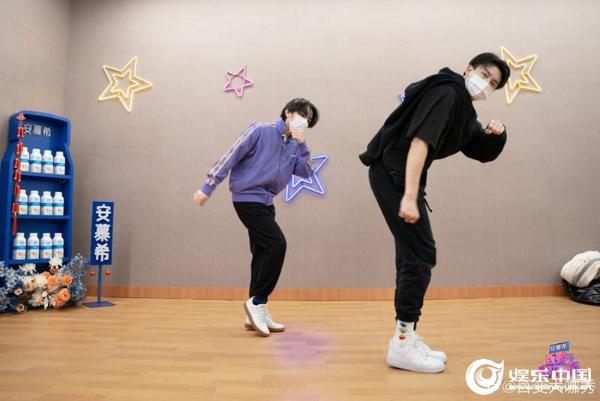 “百变春晚”今晚湖南卫视火热开播 那英、王菲两大天后同台现场