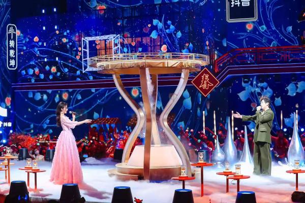 伊丽媛沈腾加盟2021北京卫视春晚，跨界CP热点话题引流量