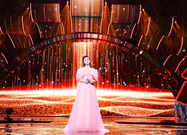 2021东方卫视春晚节目提前爆，伊丽媛压轴独唱《百年再启航》