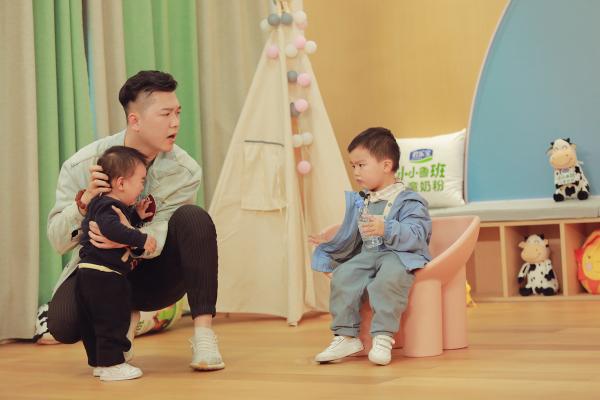“爸爸，这次换我来保护你”！《爱上幼儿园6》萌娃让袁成杰烧饼管栎泪目