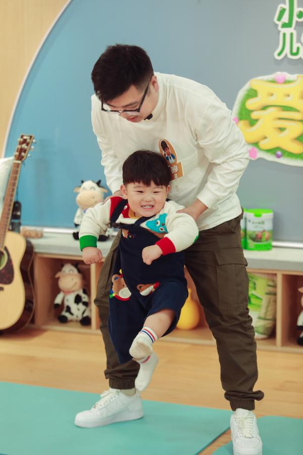 “爸爸，这次换我来保护你”！《爱上幼儿园6》萌娃让袁成杰烧饼管栎泪目