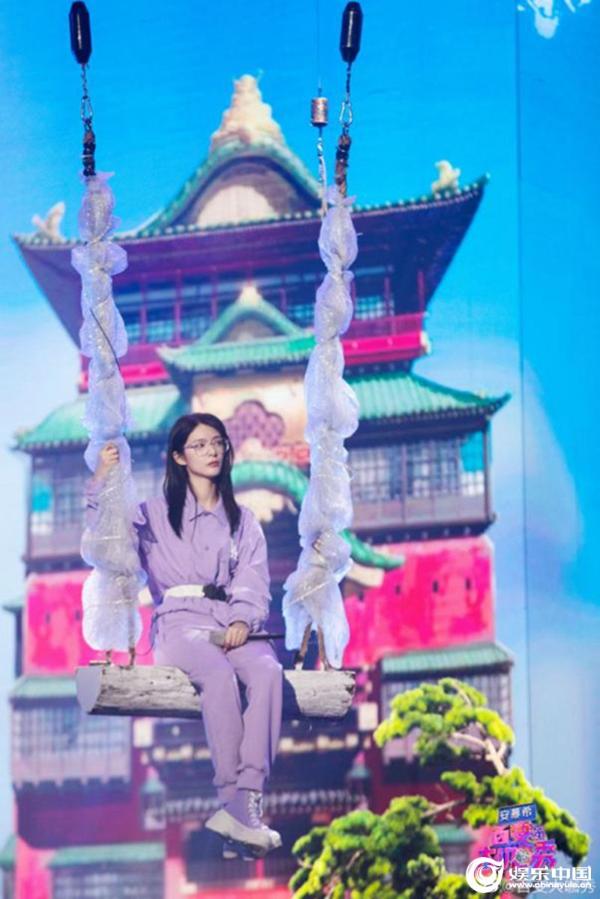 何炅化身“洛基”维嘉模仿“寒冰射手” 《百变大咖秀》角色上新引期待