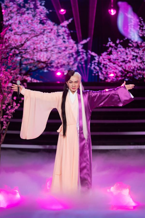 《百变大咖秀》王祖蓝一人饰两角“半面妆”上演分裂式模仿