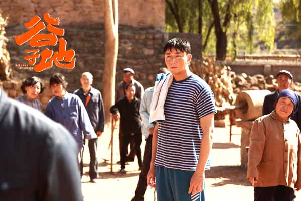 扶贫电影《谷子地》首曝预告 李东学形象颠覆大
