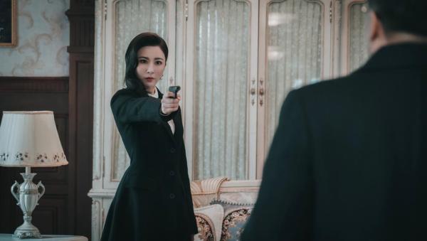《没有硝烟的战线》杀青，伊丽媛解锁“冷艳女特工”，绝美造型圈粉无数