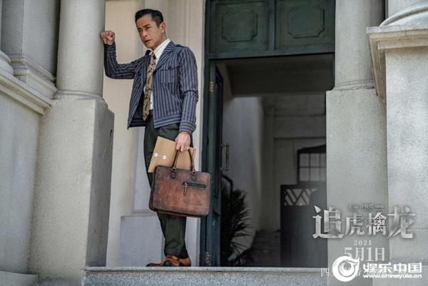 电影《追虎擒龙》曝最新预告及海报 古天乐梁家辉黑白交锋