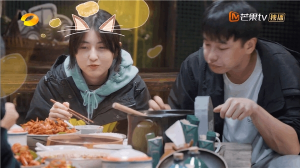《向往5》奥特曼到货了！晚餐道道全是“深夜放毒”！？