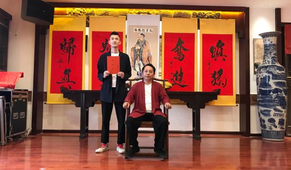著名书画家赵宏老师在山西会馆举行“羡“字辈收徒仪式