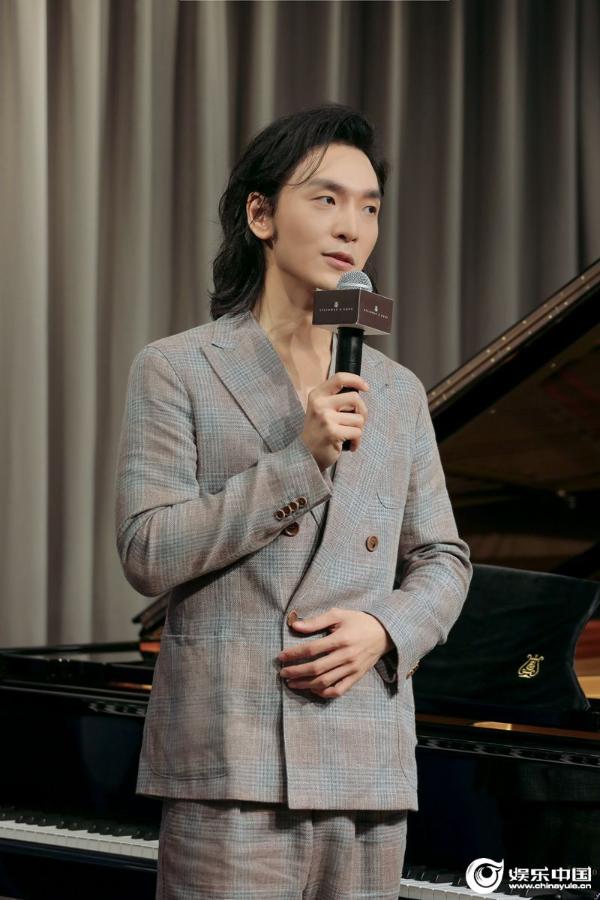 高颜值高琴技 吴牧野5月28日奏响上海交响乐团音乐厅