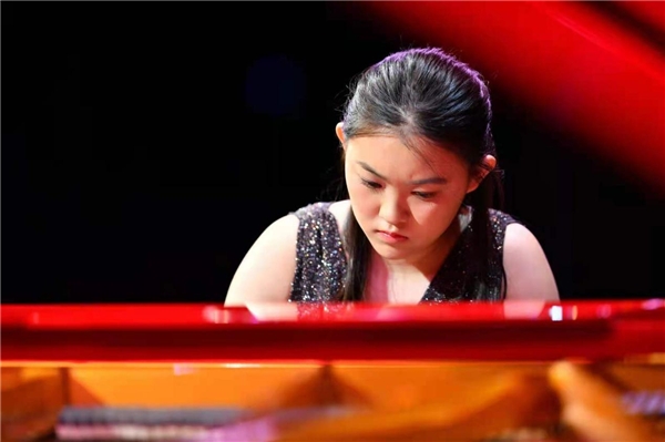 廖偲婕钢琴独奏音乐会变身视听盛宴，用实力奏响世界经典！