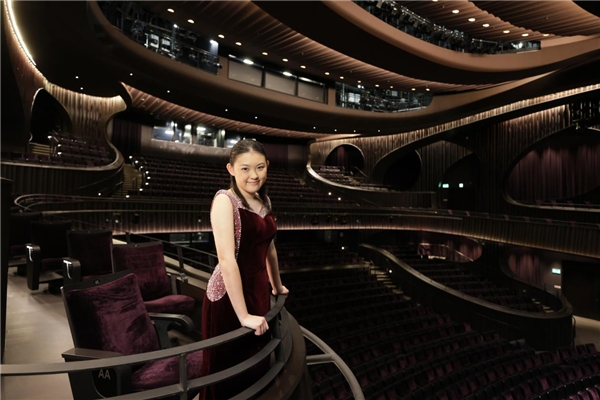 廖偲婕成为首位奏响香港戏曲中心大剧院的钢琴家