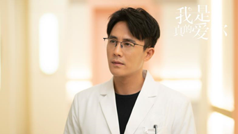 《我是真的爱你》萧嫣被月子中心老员工针对 莫铭偷偷探望童童却发现其生病