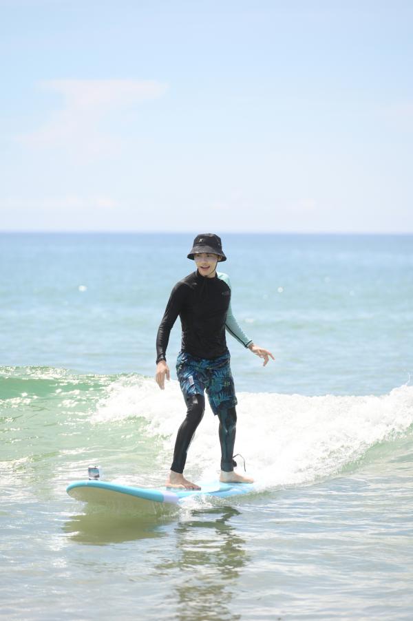 《完美的夏天2》李汶翰感受运动员体育精神 利路修挑战冲浪不言弃