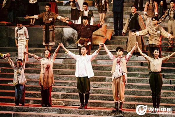 沙宝亮挑战大型舞台剧 首演获赞波澜壮阔感人至深