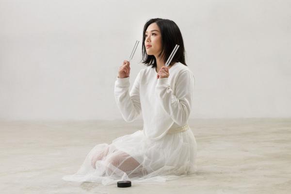 陈明憙全新粤语新歌《声之静》 结合音频治疗治愈痛楚