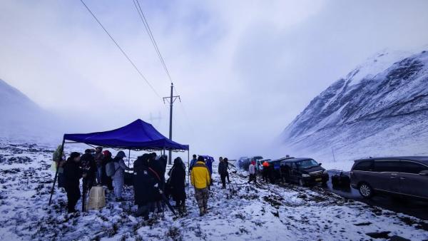 将英雄事迹篆刻在雪域高原 《空中突击》摄制组深入世界屋脊完成拍摄任务