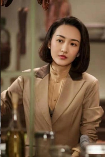 民国造型谁惊艳？王鸥华丽，刘诗诗惊艳，看了伊丽媛才知道气质有多重要