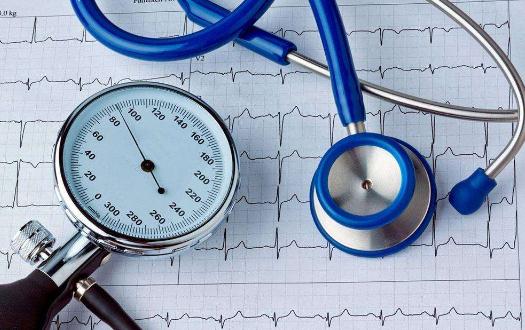 高血压一般都需要长期服药，而服药的时间关系到降压药的降压效果。