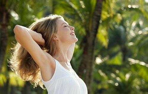 女性掉头发严重怎么办？女性掉发原因