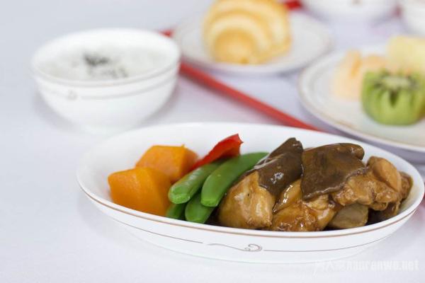 航空公司取消免费餐 乘客上飞机可以自带哪些食物？