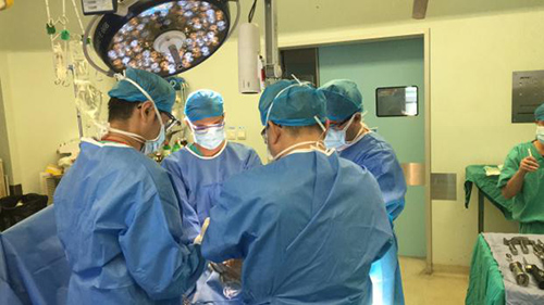 南方医院实现5G+4K医教协同直播 学员“零距离”观摩手术过程