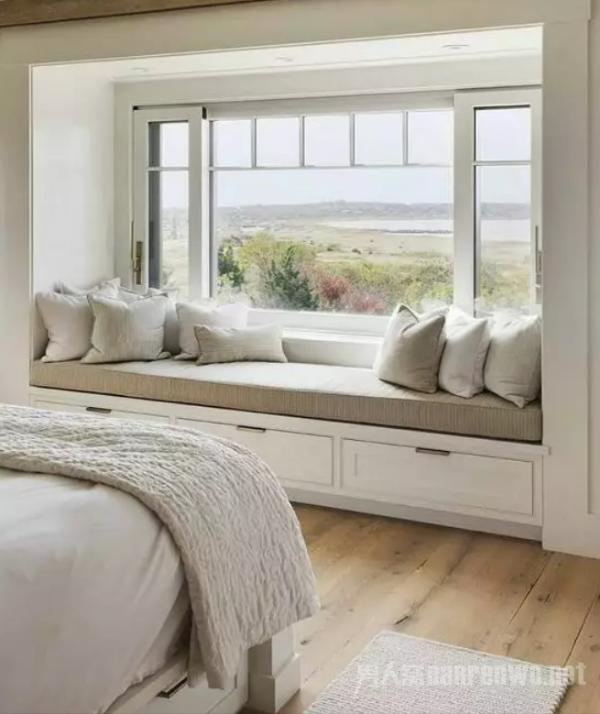 卧式窗户如何设计？卧室带飘窗和卧室带落地窗那个好