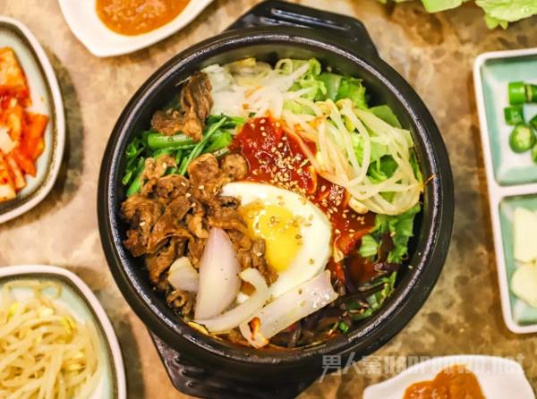韩国料理之韩式石锅拌饭 色香味俱全让人直流口水