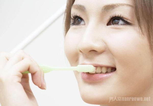 怎么选择牙膏 想要一口洁白牙齿 就别再乱用牙膏了