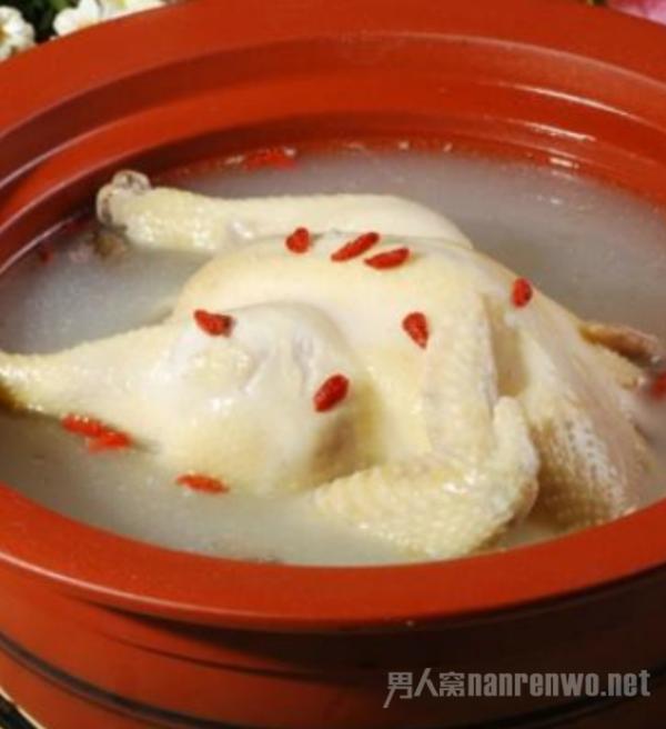 清炖鸡汤的做法 这样做滋补有营养 一锅都不够吃