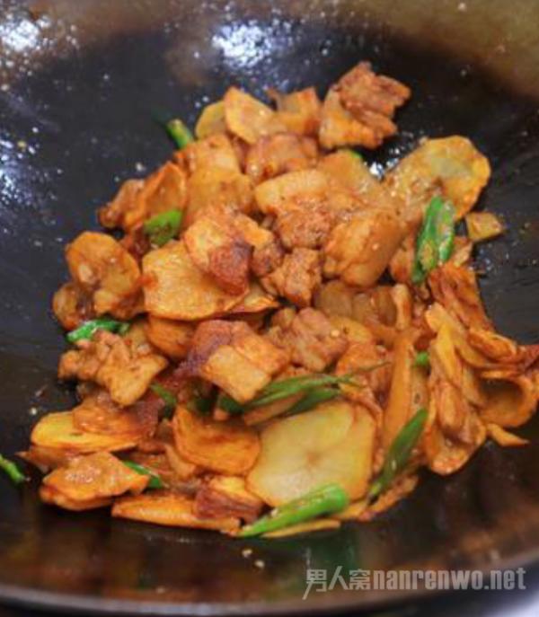 家常干锅土豆简单做法 这样做香辣可口 越吃越下饭